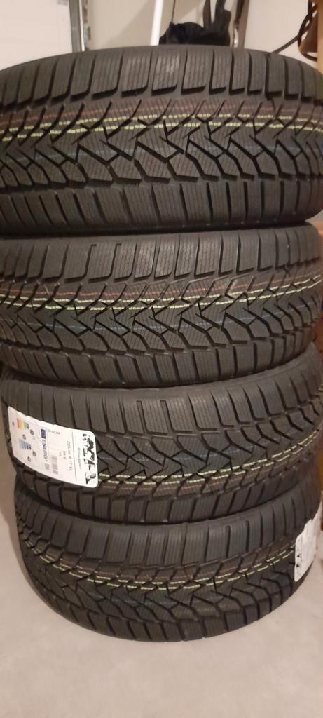 Uniroyal winterexpert 225/45R17 94V XL, Auto-onderdelen, Banden en Velgen, Band(en), Winterbanden, 17 inch, 225 mm, Personenwagen
