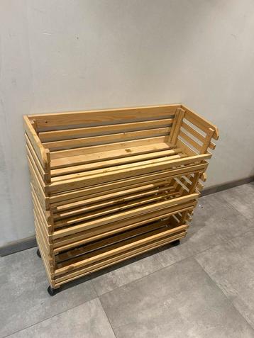Houten rekje beschikbaar voor biedingen