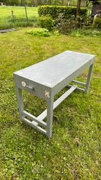 Schattig houten tafeltje kinderkamer met lange laden, Kinderen en Baby's, Kinderkamer | Tafels en Stoelen, Ophalen of Verzenden