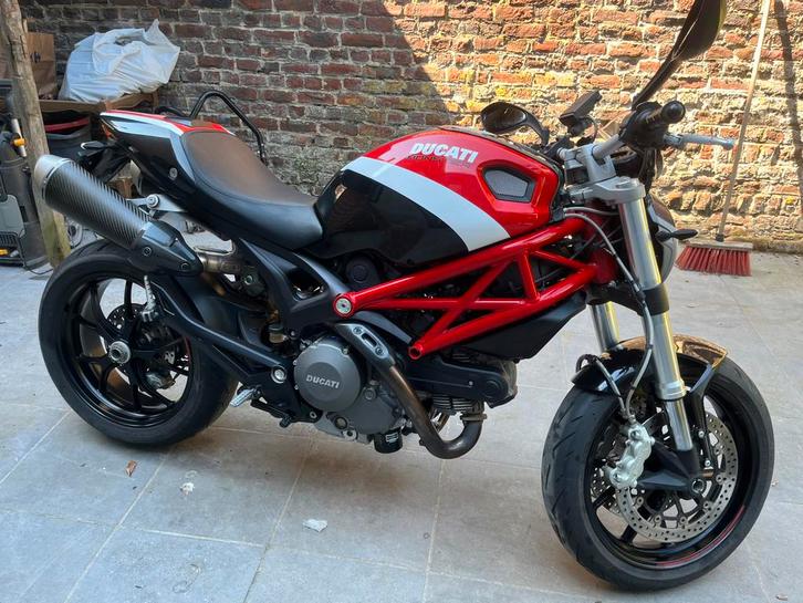 Ducati Monster 796 + ABS et accessoires, Motos, Motos | Ducati, Particulier, Naked bike, plus de 35 kW, 2 cylindres, Permis Moto A