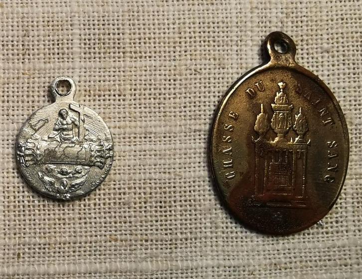 medaillon scapulier hangertje H. Bloed Brugge medalie, Verzamelen, Religie, Gebruikt, Christendom | Katholiek, Sieraad, Ophalen of Verzenden