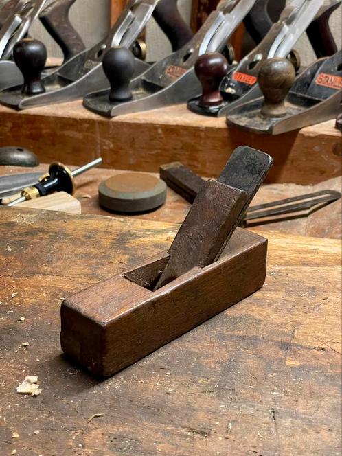 Klein antiek houten blokschaafje, Antiquités & Art, Antiquités | Outils & Instruments, Enlèvement ou Envoi