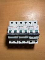 Vynckier stroomonderbreker/zekeringset 1€/stuk, Doe-het-zelf en Bouw, Ophalen of Verzenden, Zo goed als nieuw, Overige typen