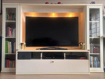 Wit televisiemeubel met 2 kleine boekenkasten