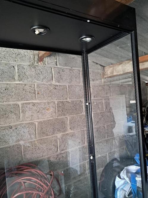 vitrine de bijouterie verre et metal noir, Huis en Inrichting, Kasten | Vitrinekasten, Glas, Metaal, Ophalen