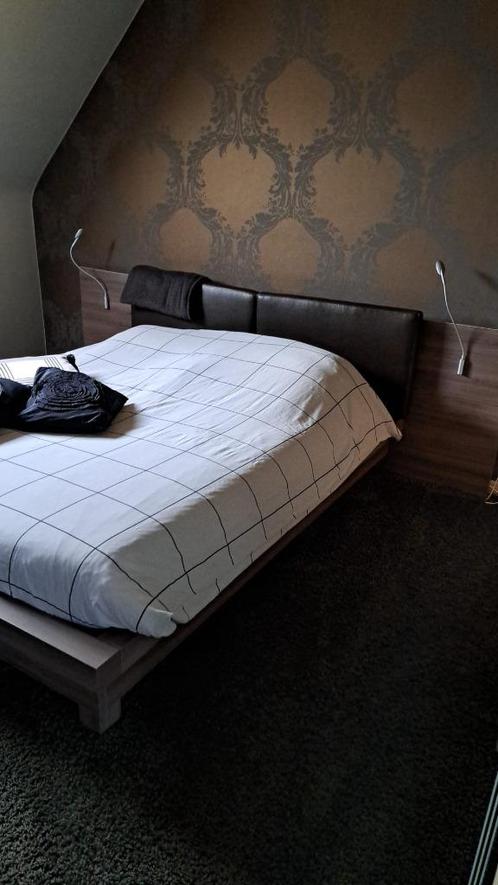 Beau lit double en bois en très bon état !, Maison & Meubles, Chambre à coucher | Lits, Utilisé, Deux personnes, 160 cm, 200 cm