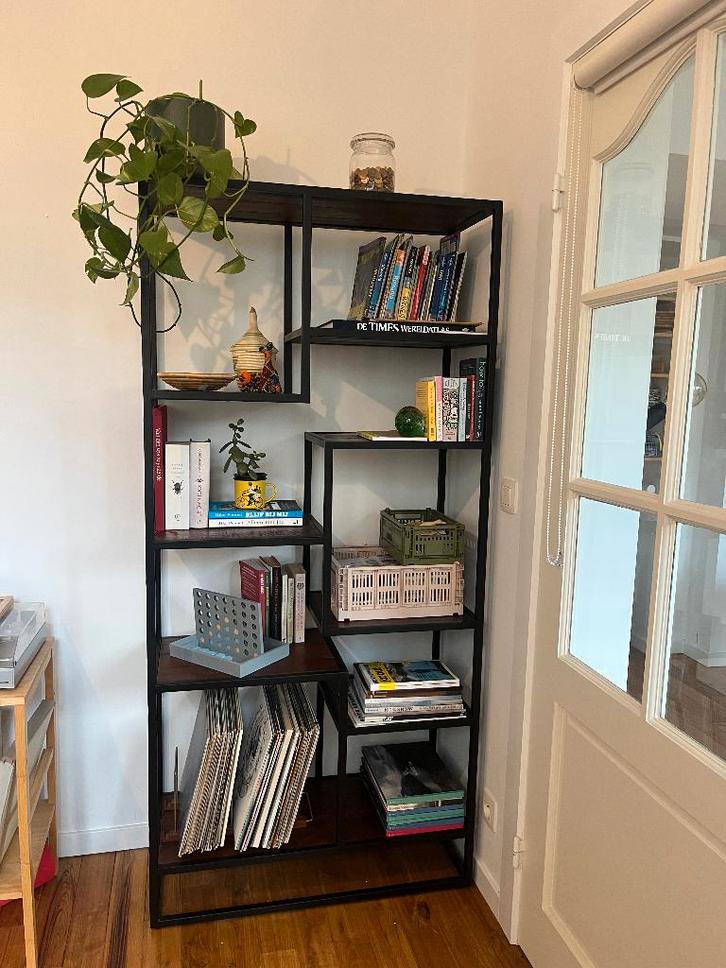 Open wandrek MUMBAI in acaciahout & zwart metalen frame, Huis en Inrichting, Woonaccessoires | Wandplanken en Boekenplanken, Zo goed als nieuw