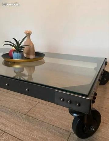 Table industrielle  beschikbaar voor biedingen