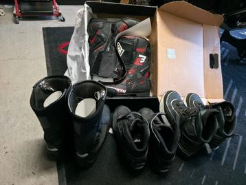 Set van 4 motorschoenen maat 43 beschikbaar voor biedingen