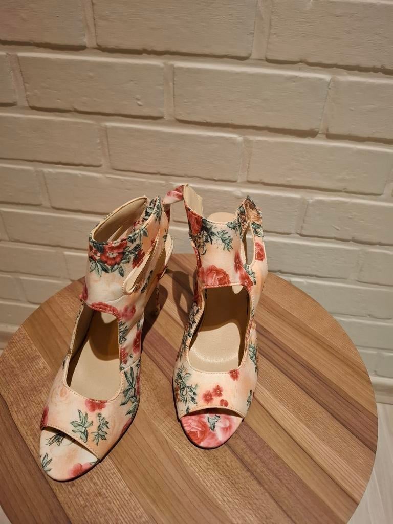 Jolies chaussures à bout ouvert à motif floral taille 40, Vêtements | Femmes, Chaussures, Escarpins, Enlèvement