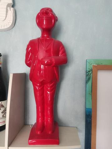 Statuette rouge 