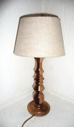 Ambachtelijke lamp met peer en walnoot voet, nieuwstaat, Nieuw, Minder dan 100 cm, Ophalen of Verzenden, Hout