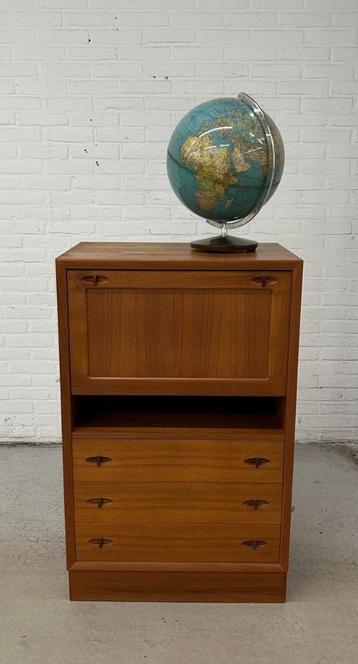 Deens teak cabinet H.W. Klein Bramin beschikbaar voor biedingen