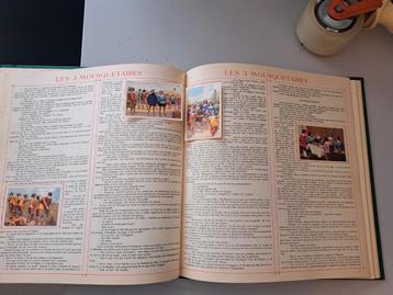 2 boeken met foto's Victoria beschikbaar voor biedingen