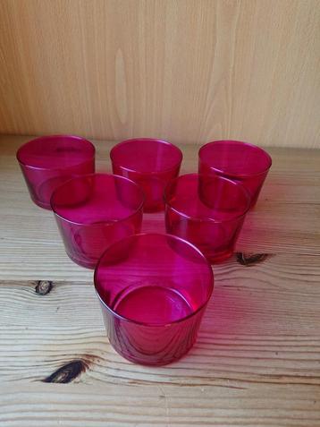 glazen theelichthouders rood beschikbaar voor biedingen