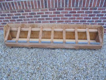 Eetbak voor geiten of schapen beschikbaar voor biedingen