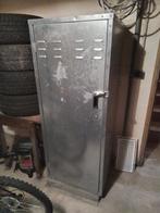 Armoire alu. matériel équestre pour 2 selles, Animaux & Accessoires, Chevaux & Poneys | Selles