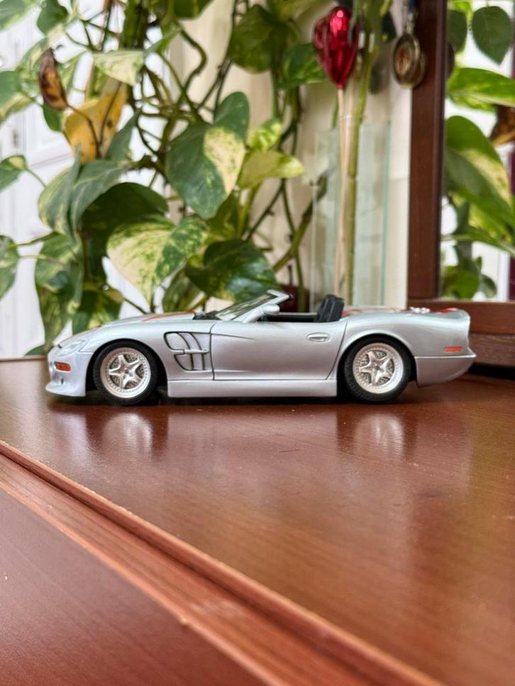 Shelby Series 1 Zilvergrijs - (1/18) - Bburago, Hobby en Vrije tijd, Modelauto's | 1:18, Zo goed als nieuw, Auto, Burago, Ophalen of Verzenden