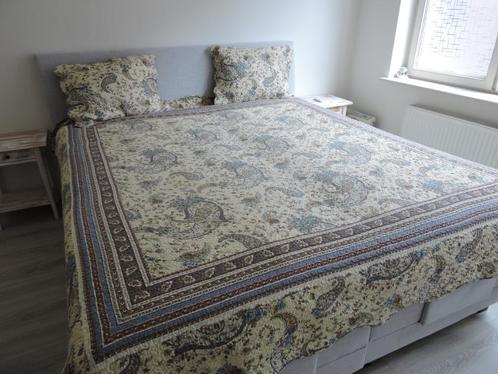 beddensprei quilt + 2 slopen, dubbelzijdig + Nieuw hoeslake, Huis en Inrichting, Slaapkamer | Beddengoed, Gebruikt, Deken of Dekbed
