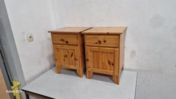 deux tables de chevets en bois pin dimensions : 42x42x58cm 5