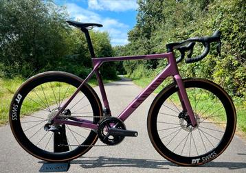 Full Carbon Canyon Ultimate CF SLX 8 Ultegra Di2 12s Disc