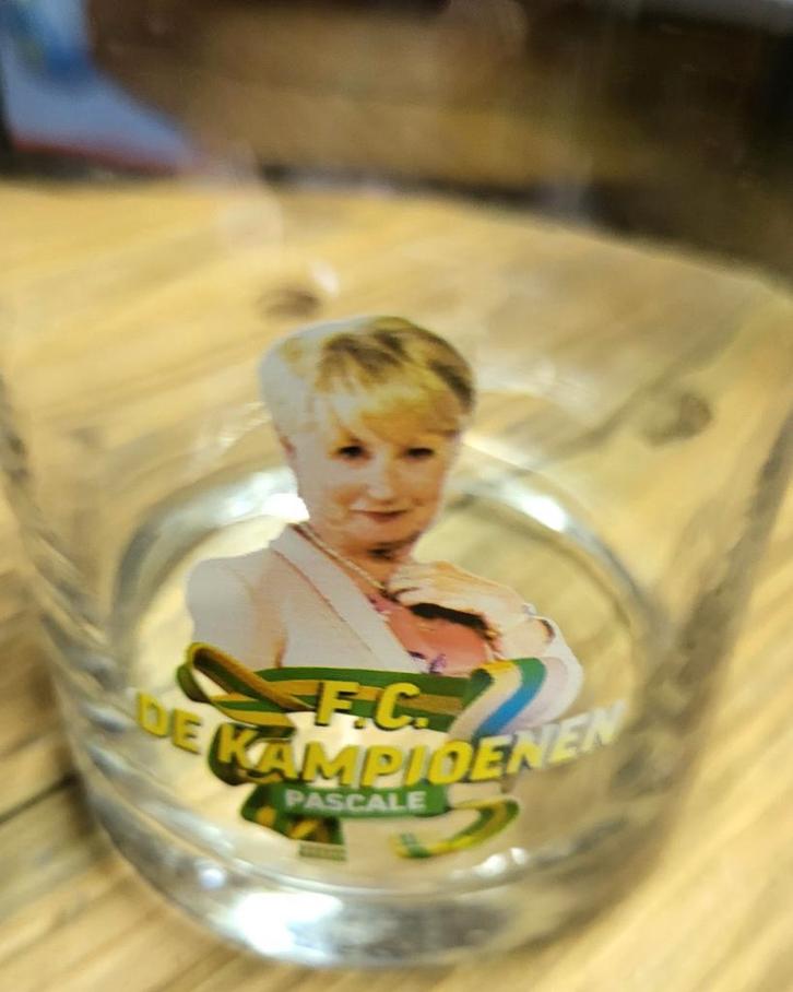 FC De Kampioenen glas Pascale, Verzamelen, Merken en Reclamevoorwerpen, Zo goed als nieuw, Ophalen of Verzenden