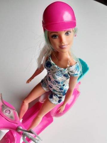 Barbie pop met scooter beschikbaar voor biedingen