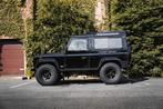 Land Rover Defender 90 TD5 15P FULL BLACK, Auto's, 4x4, Zwart, Dealer onderhouden, SUV of Terreinwagen