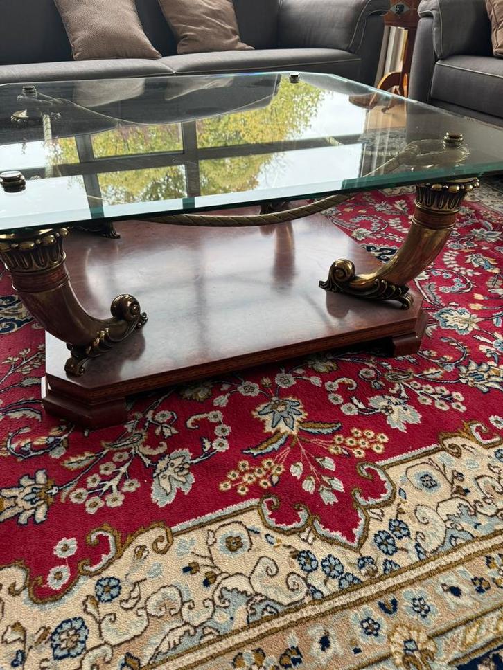Luxueuze salontafel met glazen blad en messing details, Huis en Inrichting, Tafels | Salontafels, Glas, Ophalen
