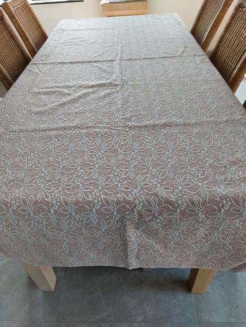 Tafelkleed  beschikbaar voor biedingen