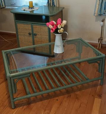 Une table ET une commode en très bon état., Comme neuf