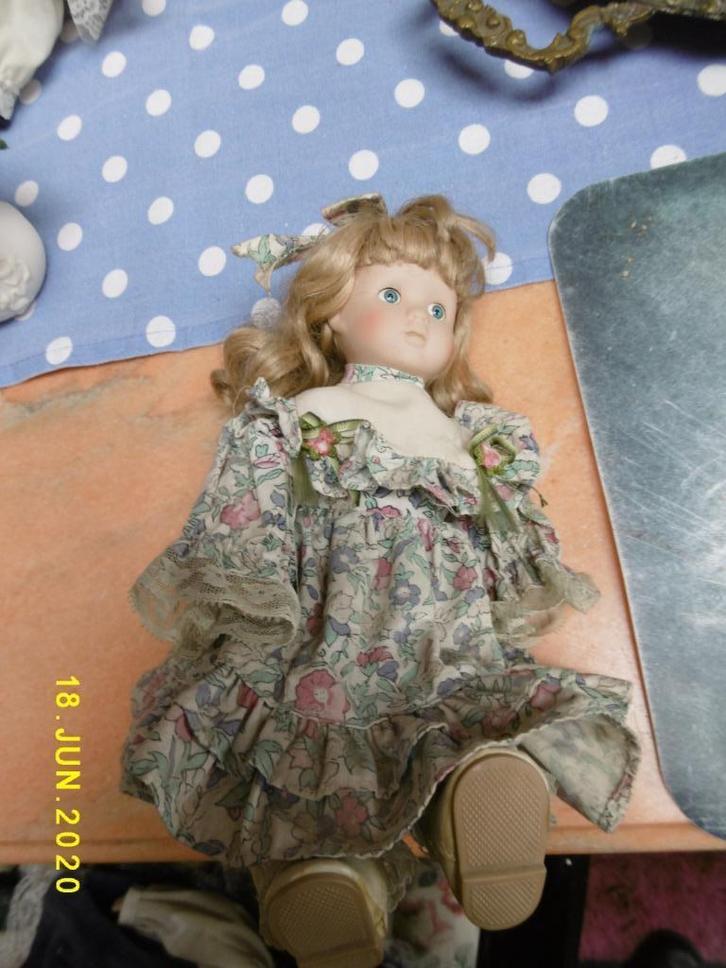 verzamel pop, zittend, goede staat, Verzamelen, Poppen, Zo goed als nieuw, Pop, Ophalen of Verzenden