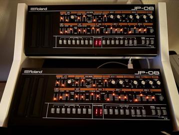 Roland JP-08 (Jupiter 8) x2 met stand, dacksavers en extra beschikbaar voor biedingen