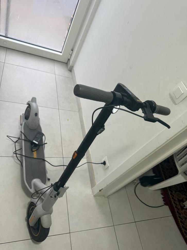 Elechreche step ninebot, Fietsen en Brommers, Steps, Zo goed als nieuw, Elektrische step (E-scooter), Ophalen