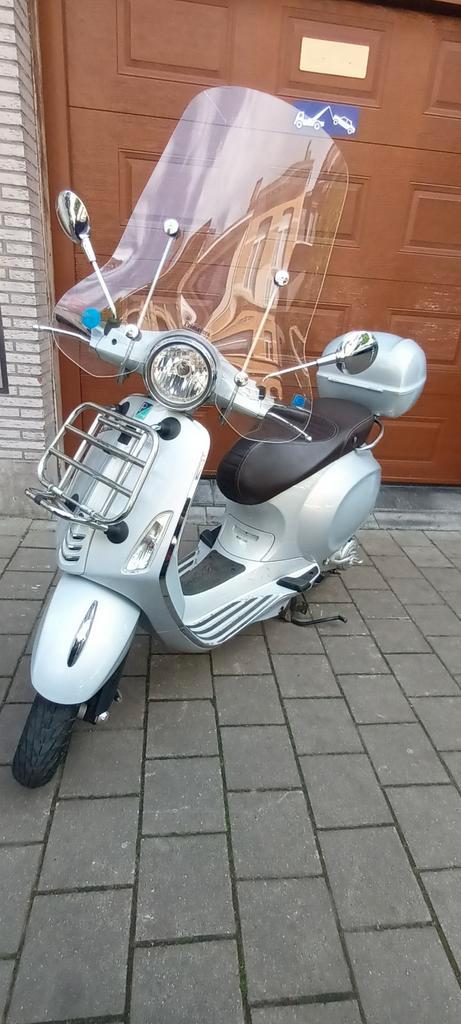 Vespa primavera, Fietsen en Brommers, Scooters | Vespa, Zo goed als nieuw, Overige modellen, Klasse B (45 km/u), Benzine, Ophalen of Verzenden