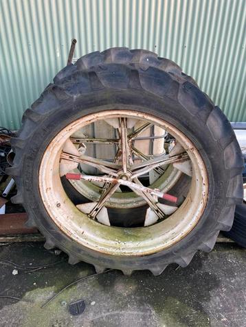 Set Dubbellucht wielen 9.5R32 beschikbaar voor biedingen
