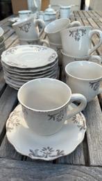 Koffietassen met ondertas, Enlèvement