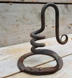 Brocante antieke smeedijzeren Jeanne d'Arc kandelaar, Ophalen of Verzenden, Overige materialen