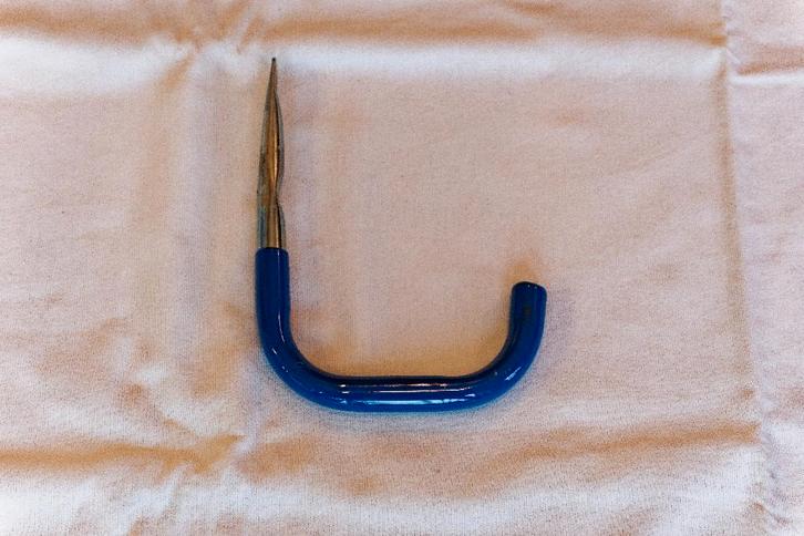 Crochet mural Mottez en métal gris/bleu Ø16 mm – 160 mm, Bricolage & Construction, Quincaillerie & Fixations, Neuf, Vis, Enlèvement ou Envoi