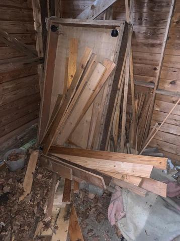 Grote hoeveelheid hout gratis af te halen  beschikbaar voor biedingen