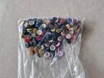 200 kleine knopen voor baby- of poppenkleding voor €2, Ophalen of Verzenden, Knoop of Knopen