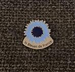 PIN - LE BLEUET DE FRANCE - GUERRE - OORLOG, Collections, Broches, Pins & Badges, Autres sujets/thèmes, Utilisé, Envoi, Insigne ou Pin's