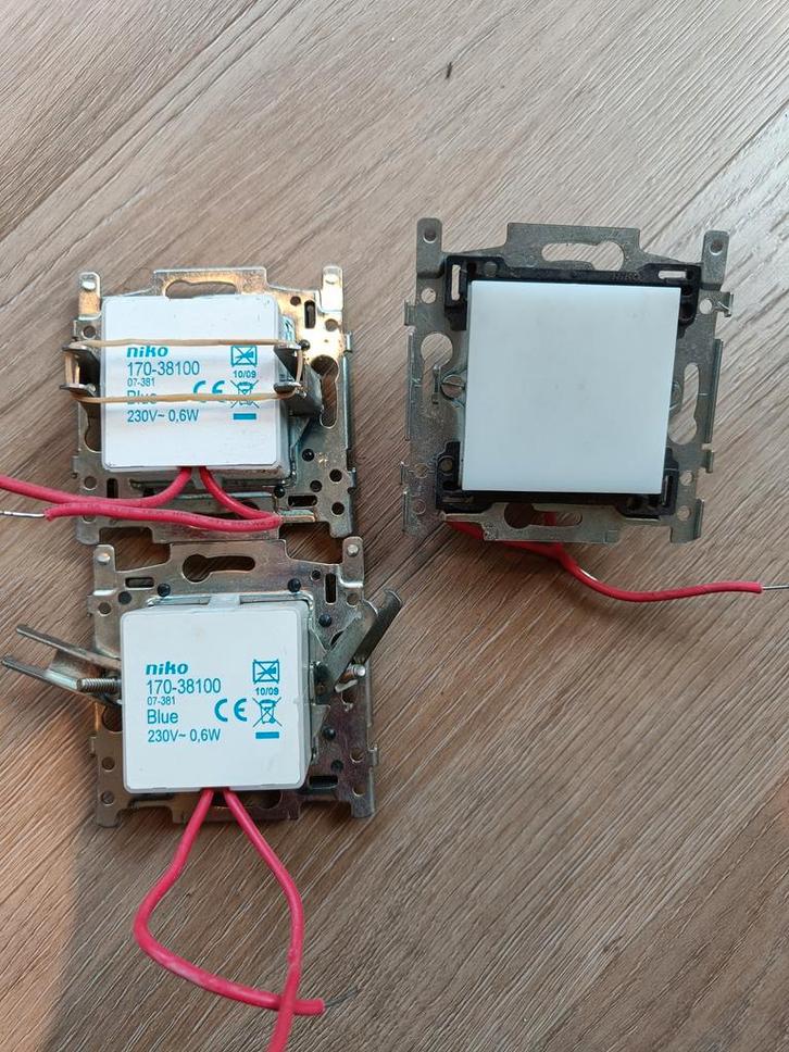 Niko - led oriëntatieverlichting - 19 stuks, Hobby en Vrije tijd, Elektronica-componenten, Gebruikt, Ophalen