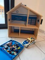 Politiehuisje met playmobil en politie auto, Ophalen, Zo goed als nieuw