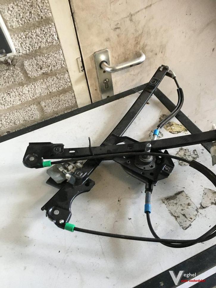Vw Golf 3 Raammechanisme handbediend linksvoor, Auto-onderdelen, Ruiten en Toebehoren, Gebruikt, Ophalen of Verzenden