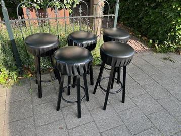 6 mooie barkrukken in zeer goede staat beschikbaar voor biedingen