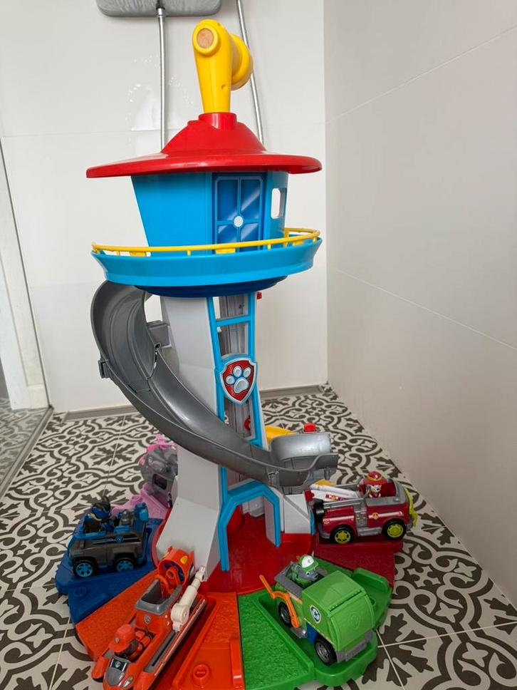 Paw patrol toren incl. 6 voertuigen + pups, Kinderen en Baby's, Speelgoed | Actiefiguren, Gebruikt, Ophalen