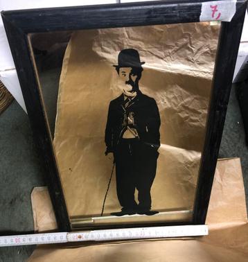 Spiegels reclame en personages beschikbaar voor biedingen