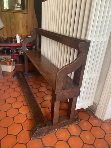 Banc d’église en bois beschikbaar voor biedingen