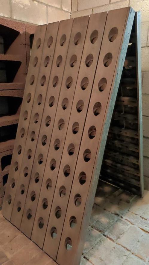 Pupitre à bouteilles de champagne, Huis en Inrichting, Woonaccessoires | Wijnrekken, Zo goed als nieuw, 75 cm of meer, Hout, 25 flessen of meer